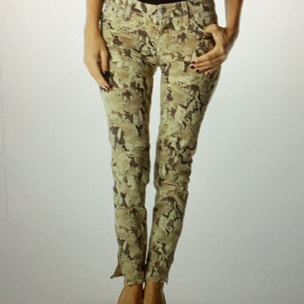 Ralph Lauren Denim jeans snake skin pattern 29” waist. Zippers at ankles